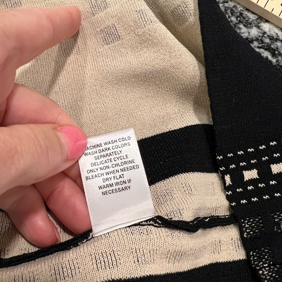 LUXE by CARMEN MARC VALVO black and nude fit and flare knit dress - Picture 12 of 13